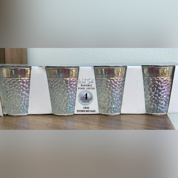 Circleware West Side Radiance Pearl Luster Shot Glasses Set of 4 - New in Box - Picture 1 of 6